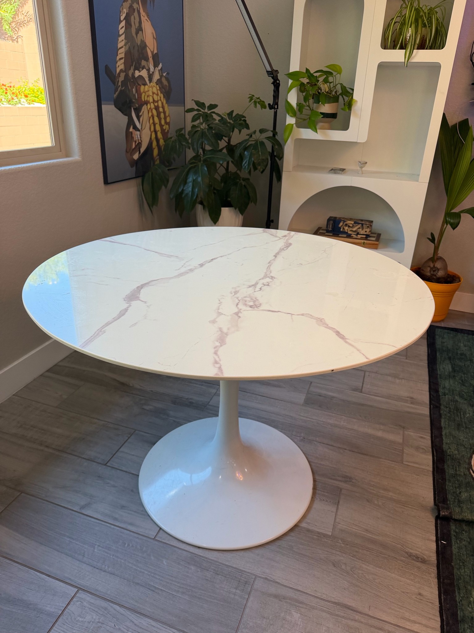Round White Marble Tulip Table – Saarinen-Style Pedestal Base